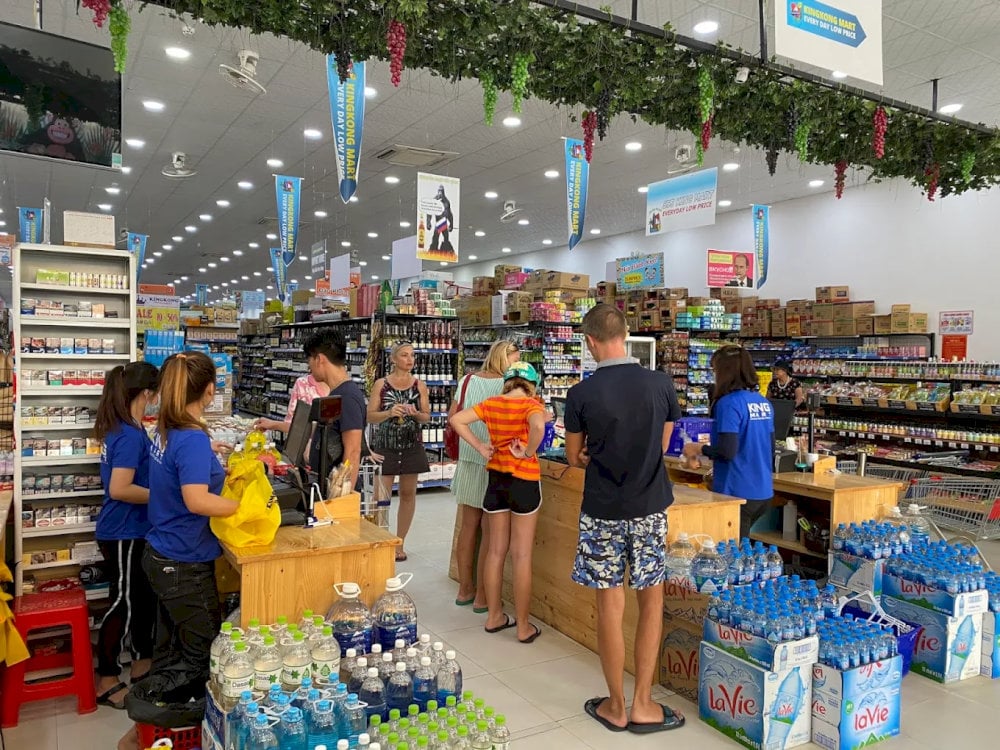 Large specialty supermarkets like King Kong Mart are trusted spots where many tourists shop for authentic Phu Quoc souvenirs